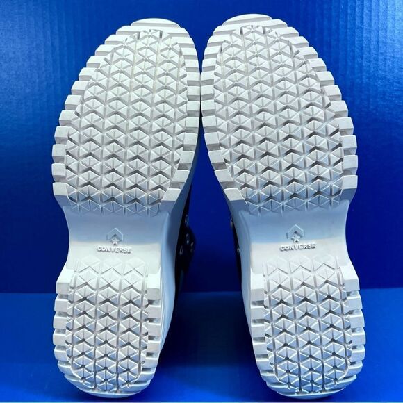 Converse Chuck Taylor All Star Lugged Hi-Top 2.0 Shoes in Black/White Canvas - Picture 8 of 11